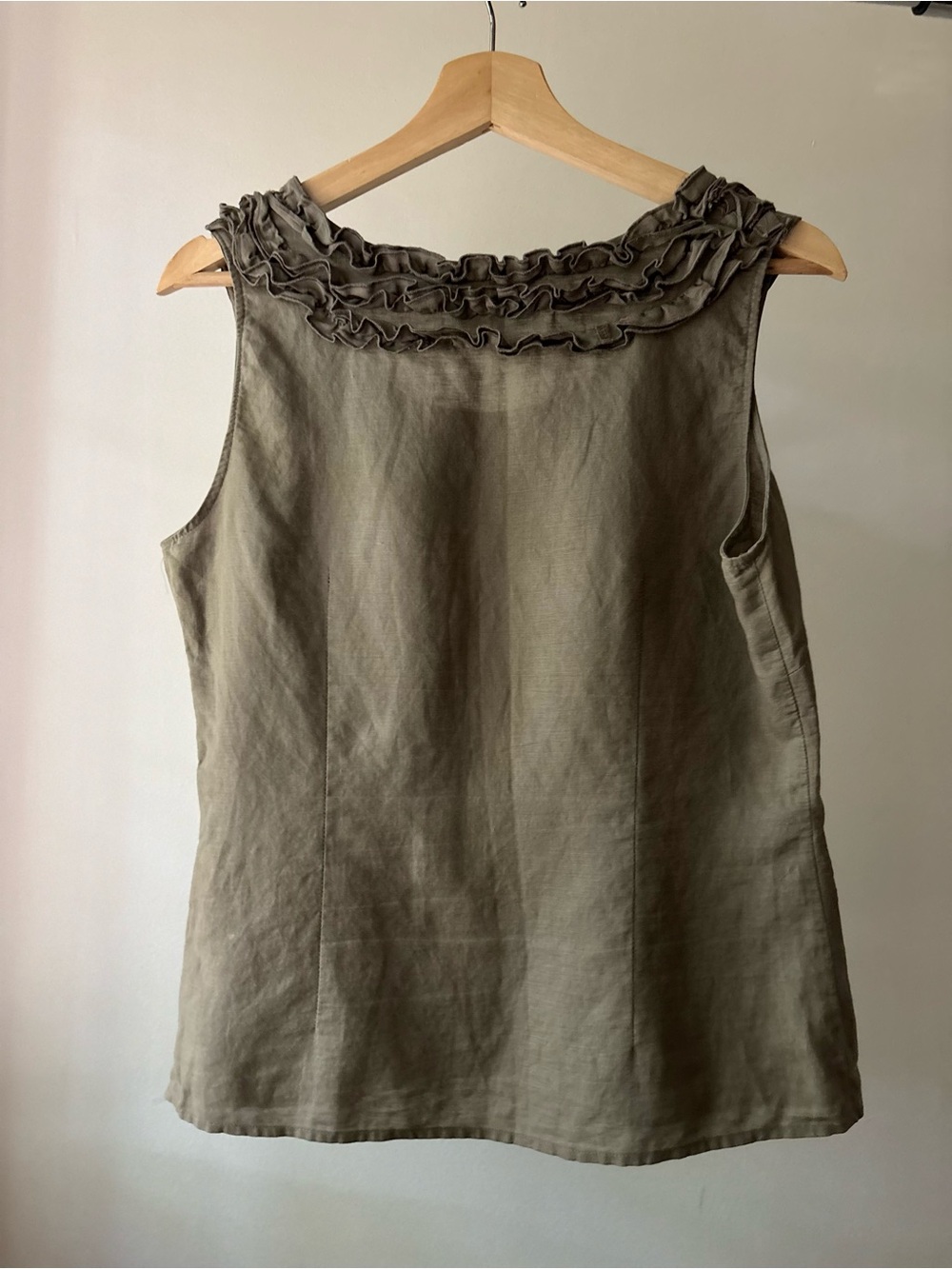 Y2K Linen Top with Ruffled Neckline - Picture 5 of 5